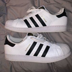 Men’s Black & white adidas superstar sneaker
